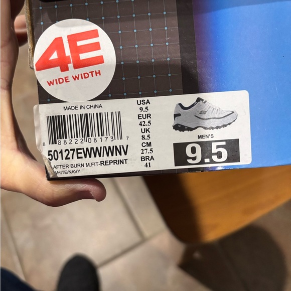 Sketchers Sports shoes new never worn - Picture 9 of 11